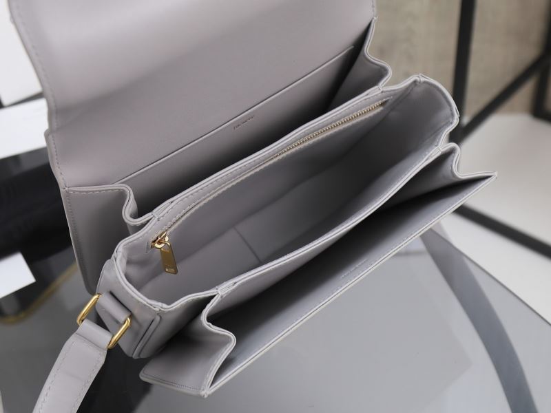 Ce1i*e triomphe bags